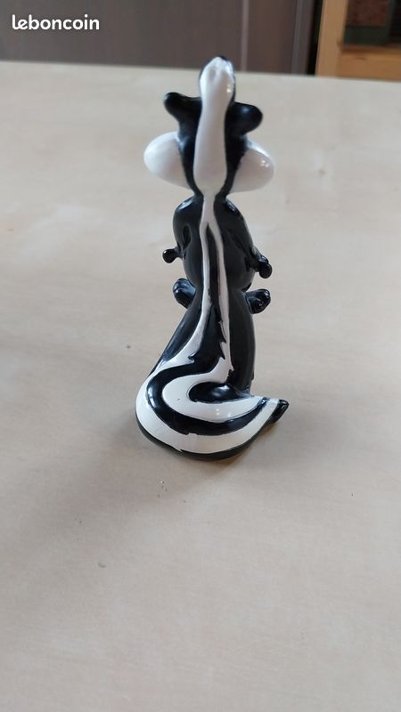 Figurine 1994 pvc pépé le putois (image 3)