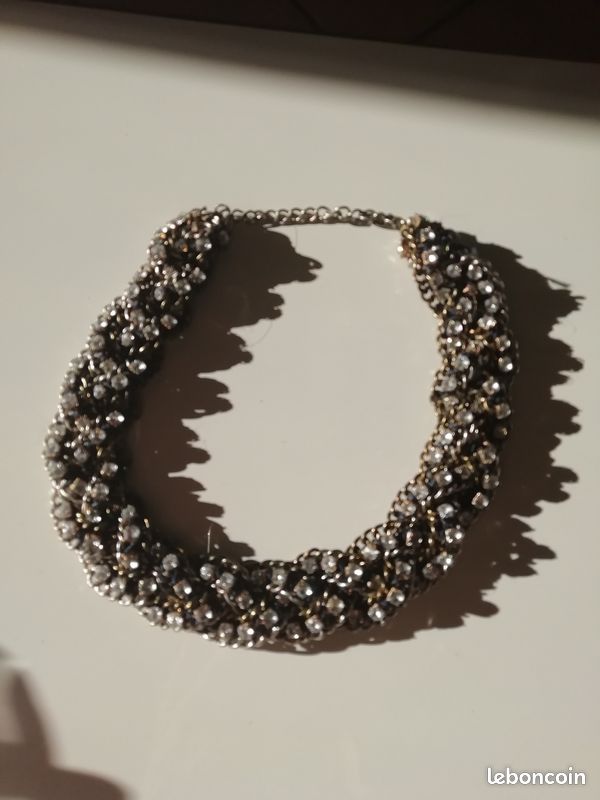 Collier (image 1)