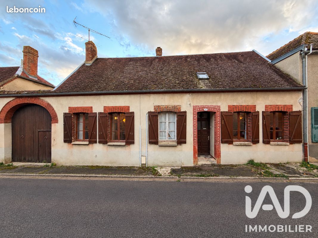 Maison 6 pièces 106 m² · à Rigny-le-Ferron · 106 m² · 77 000 €