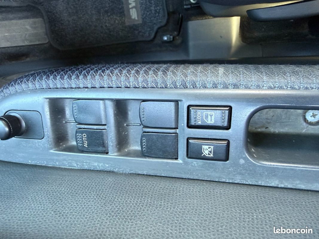 SUZUKI SWIFT 1.3 GLX 4x4 (image 24)