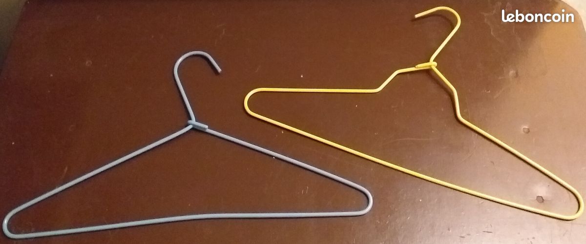 Lot de 9 cintres pour enfant, très bon état (image 3)