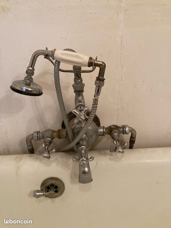 Baignoire ancienne avec robinetterie (image 2)