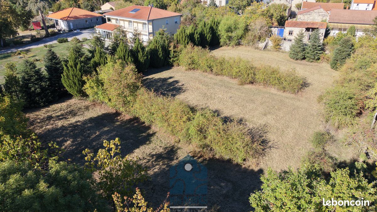 Terrain 3192 m² · au Cheix-sur-Morge · 3 192 m² · 229 000 €