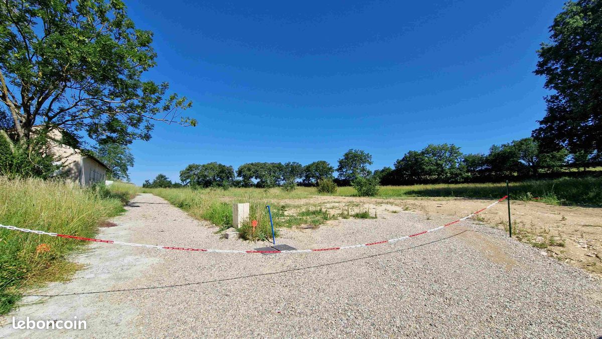 TERRAIN A BATIR 1559m2 · à Auterive · 155 000 €
