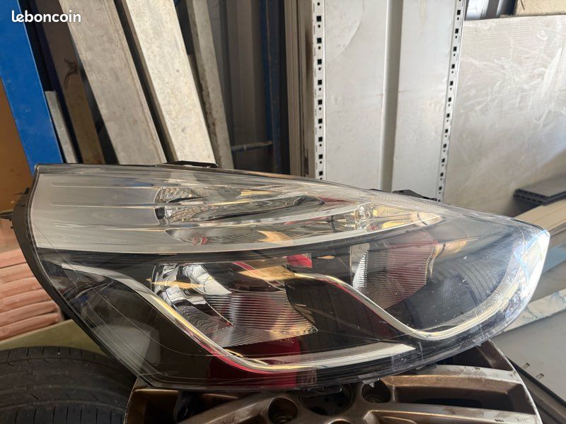 Phare avant droite de Renault Clio de 2015 (image 2)