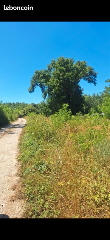 Terrain non constructible · à Joigny · 10 000 €