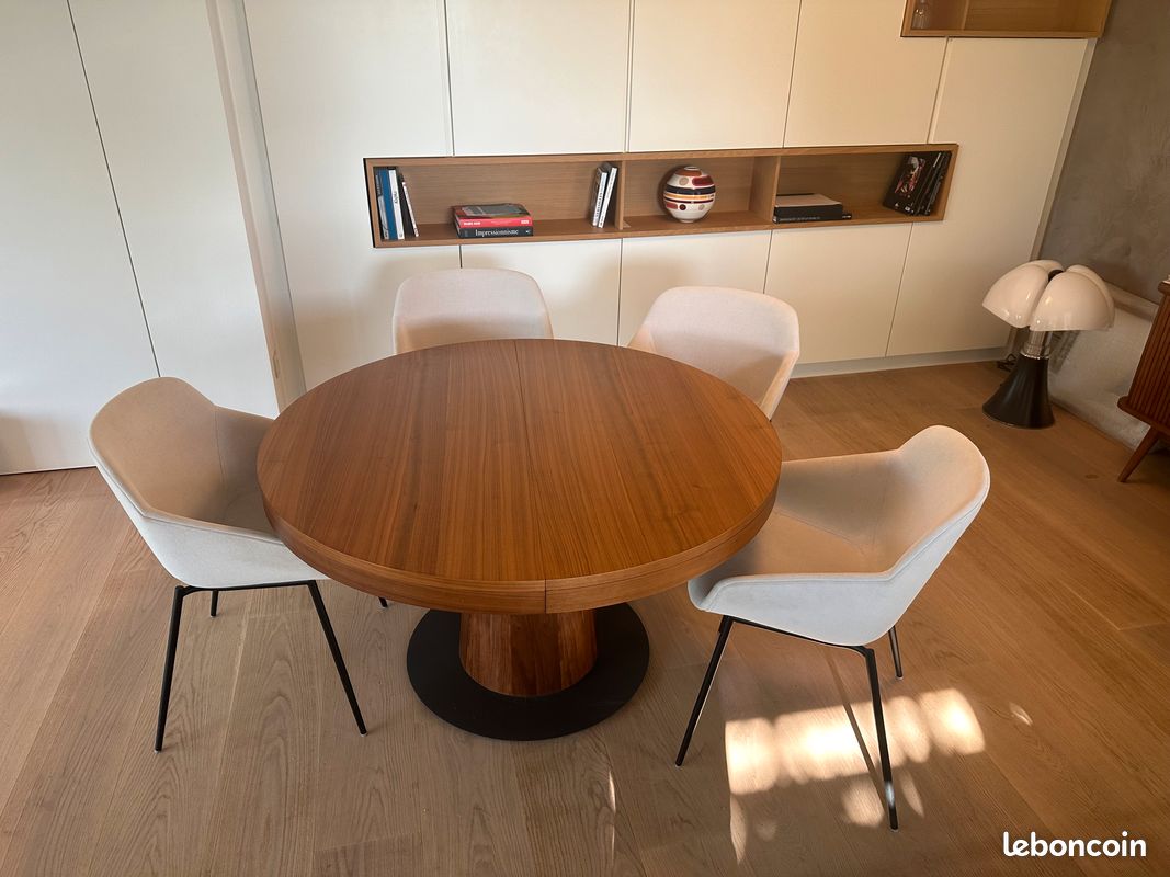 1 table salle à manger et 4 chaises BoConcept (image 1)