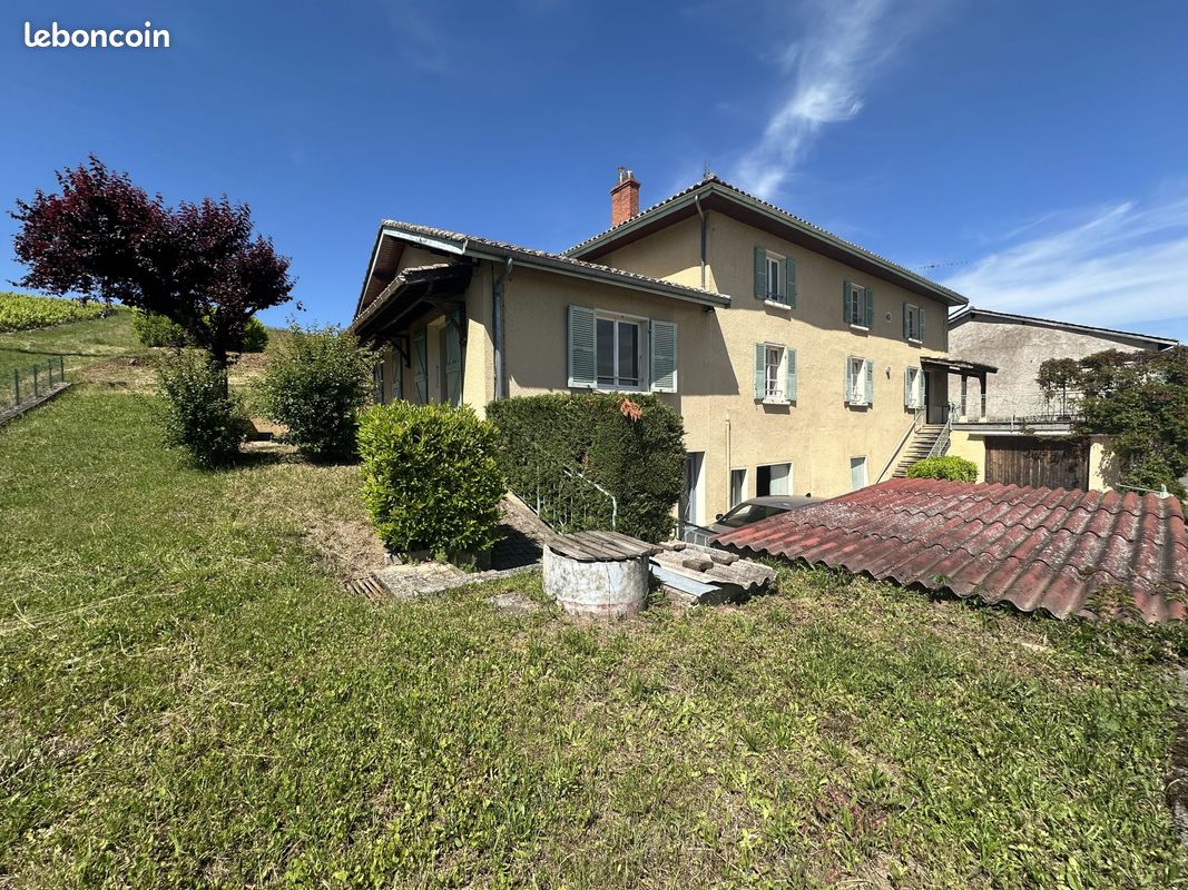 Maison 10 pièces 216 m² · à Lantignié · 216 m² · 312 000 €