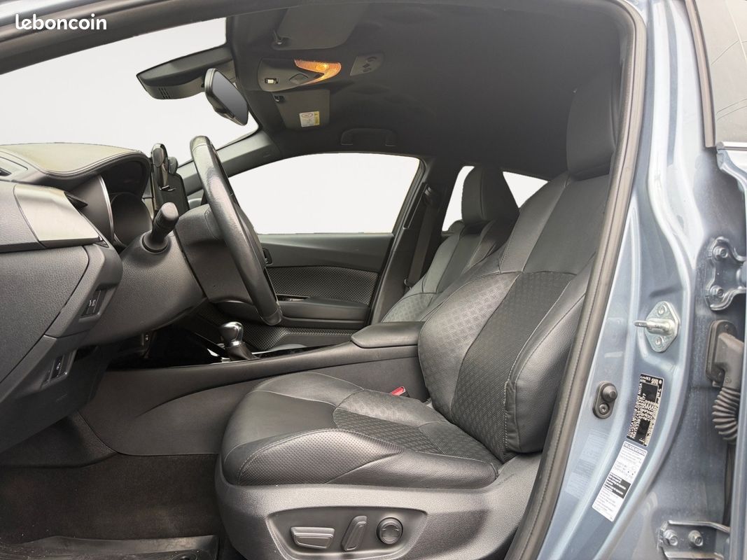 TOYOTA C-HR HYBRIDE MY22 2.0L Collection (image 2)