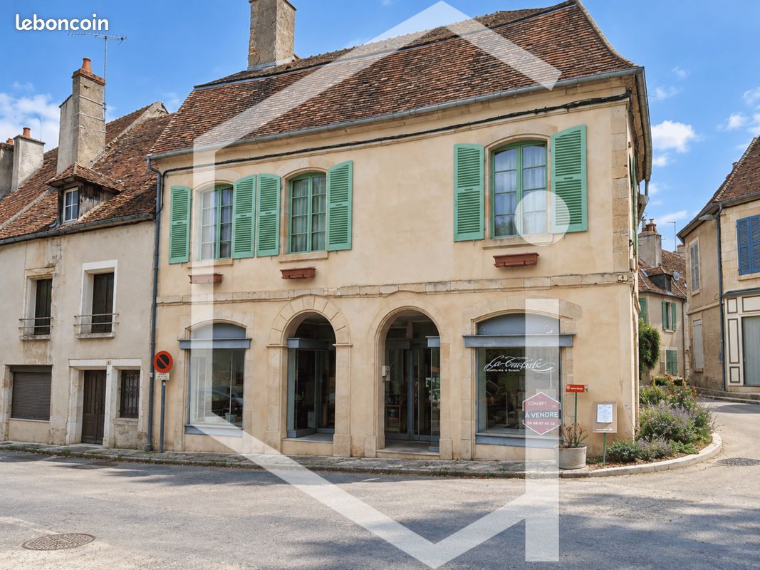 Maison 6 pièces 180 m² · à Donzy · 180 m² · 120 000 €
