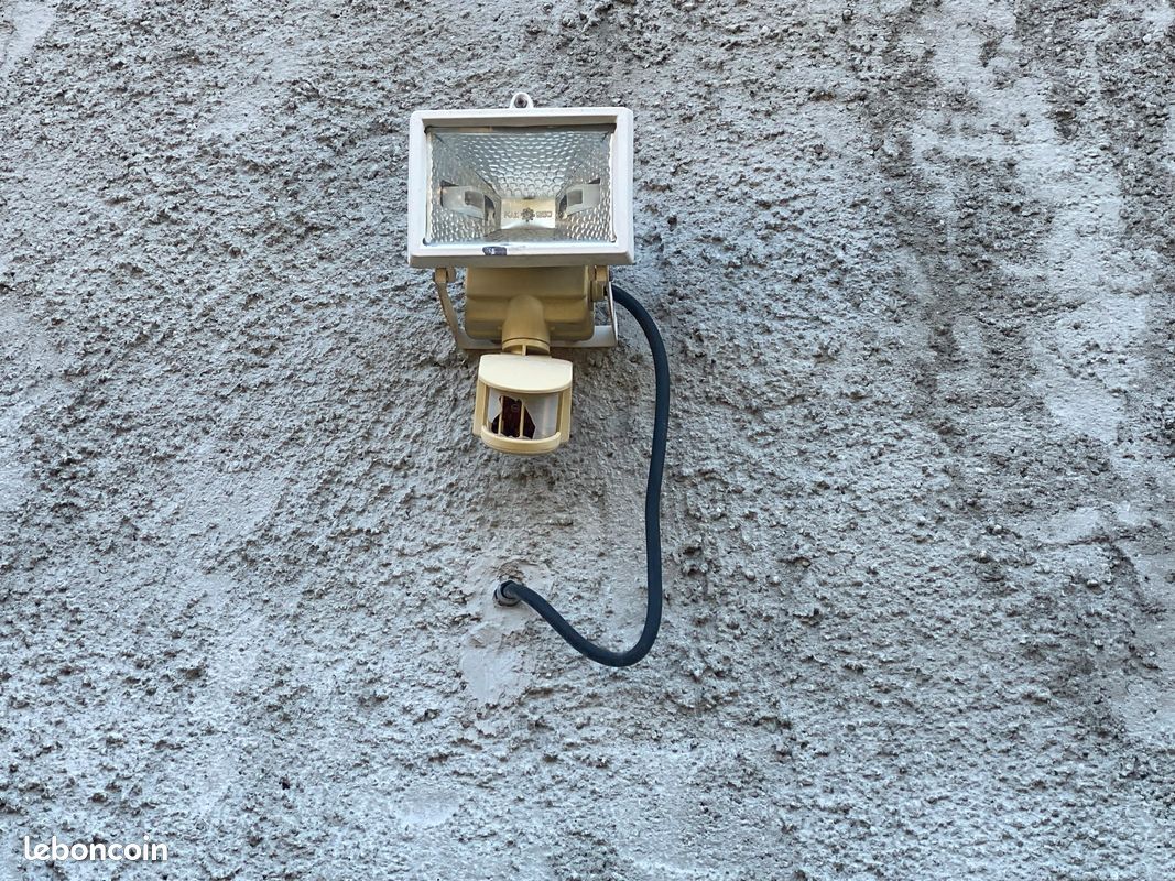 Projecteur halogène extérieur (image 2)