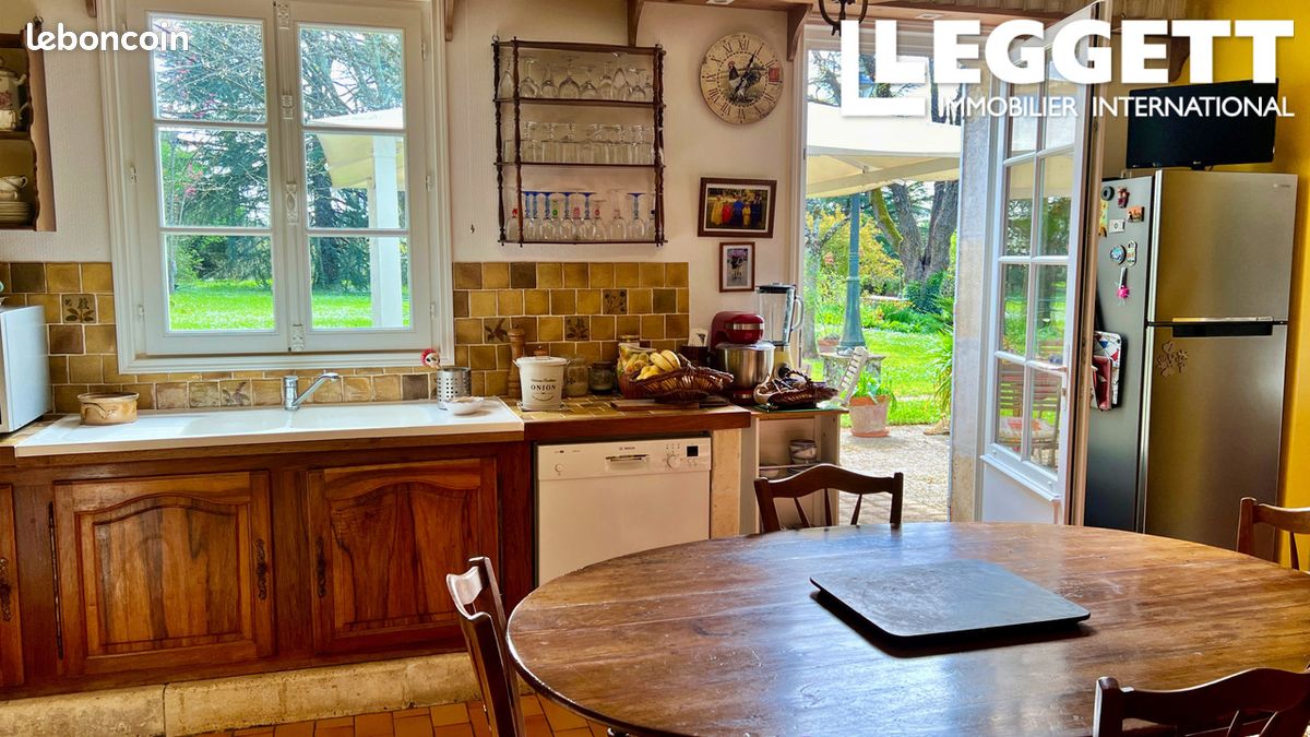 Maison 13 pièces 278 m² - Cognac 16100 (image principale 2)
