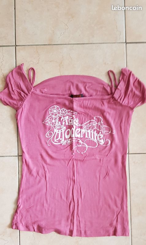 T-shirt Bershka Rose Taille M - Occasion En Très Bon état, Parfait Pour Le Quotidien