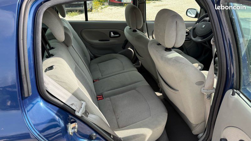 RENAULT CLIO II 1.6i 110CH LUXE PRIVILÈGE (image 7)
