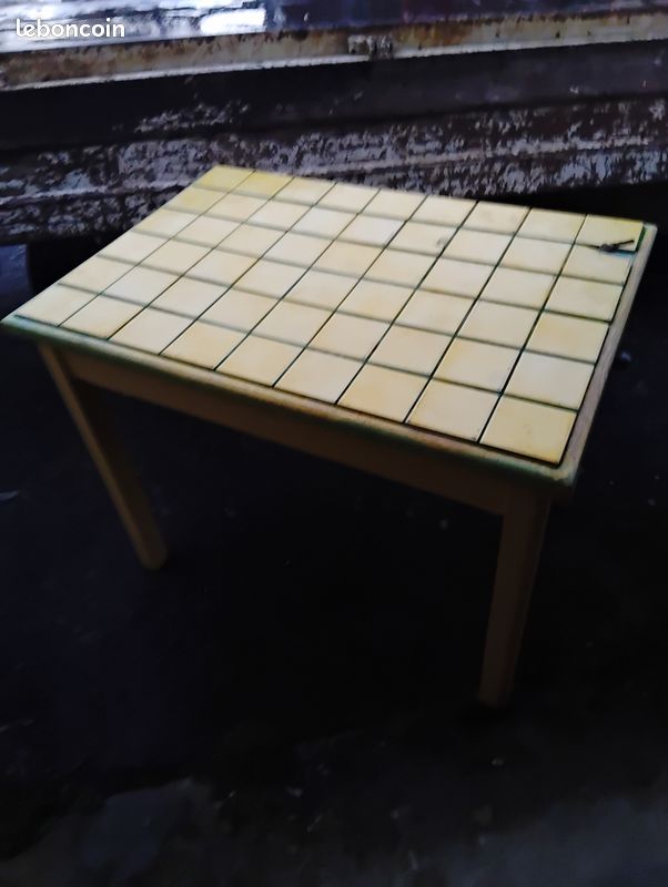 Table (image 3)