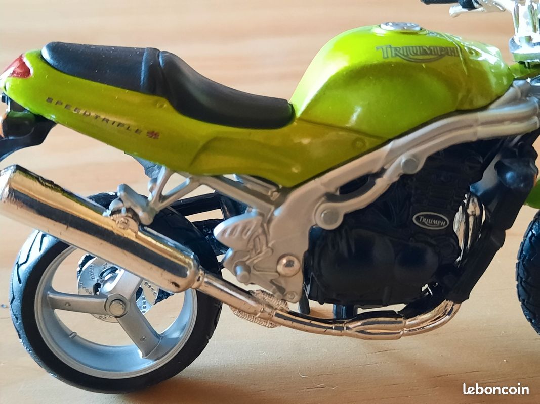 Collection exclusive de 2 motos triumph - 1/18 (image 15)