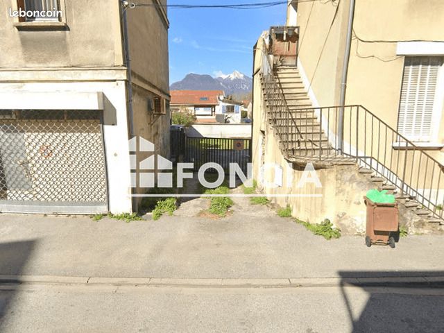 Parking Fontaine · 88 €/mois