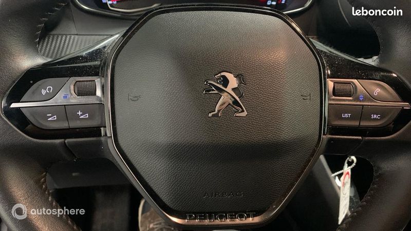 Peugeot 2008 1.2 PureTech 100ch S&S Style (image 25)