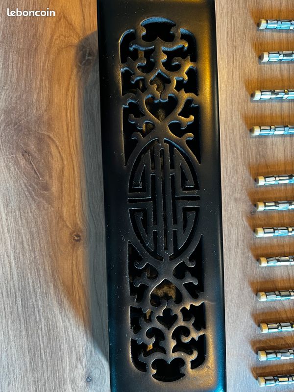 Baguettes chinoises dans boite sculptée (image 3)