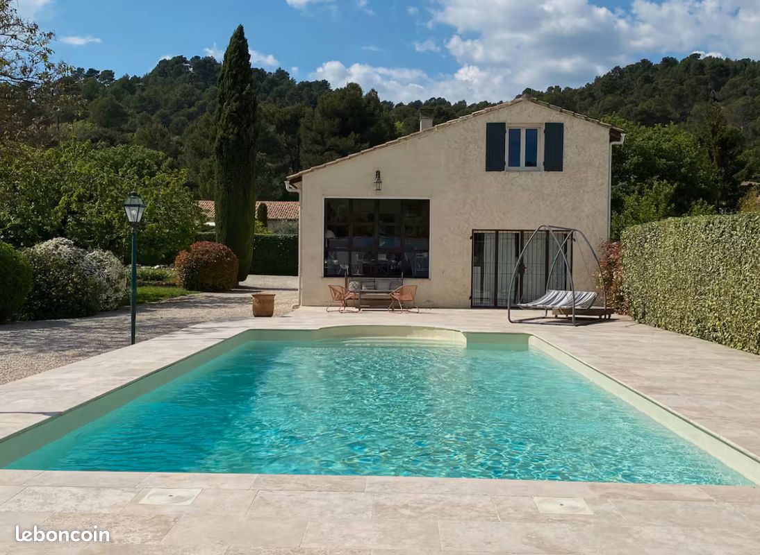 Maison 7 pièces 174 m² · à Villelaure · 174 m² · 2 950 €/mois