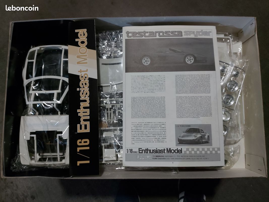 Maquette Fujimi 1/24 Ferrari Testarossa Koenig TBE