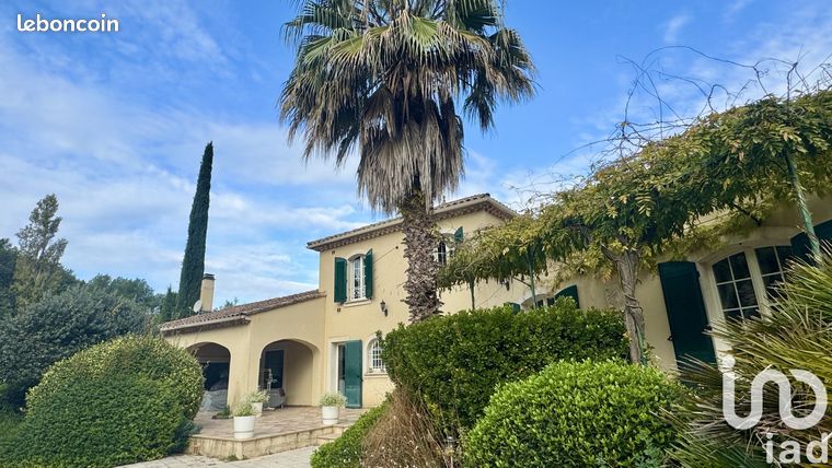 Villa 8 pièces 270 m²