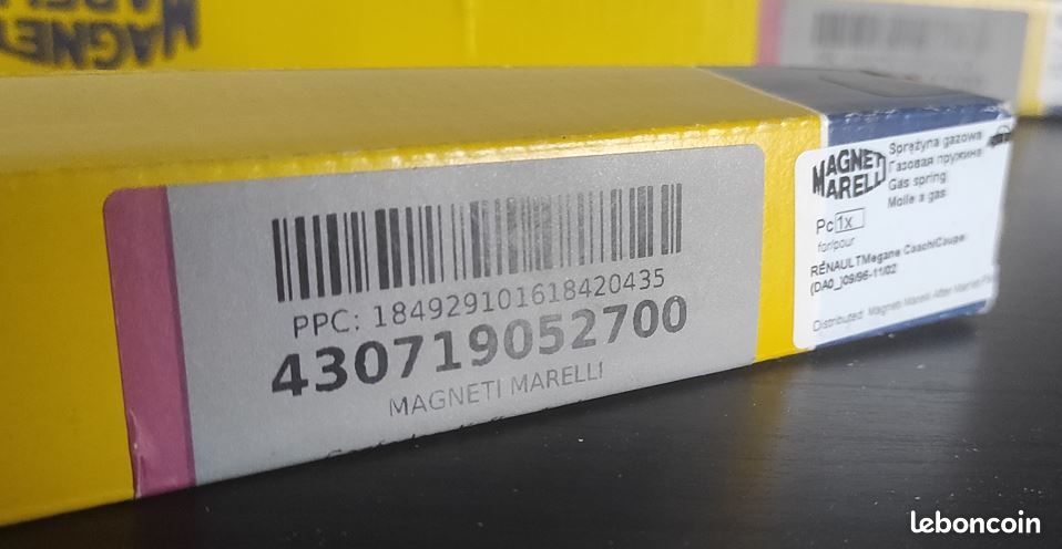 Vérins de coffre MAGNETI MARELLI réf. 430719052700 NEUFS - (10 euros les 2) (image 2)