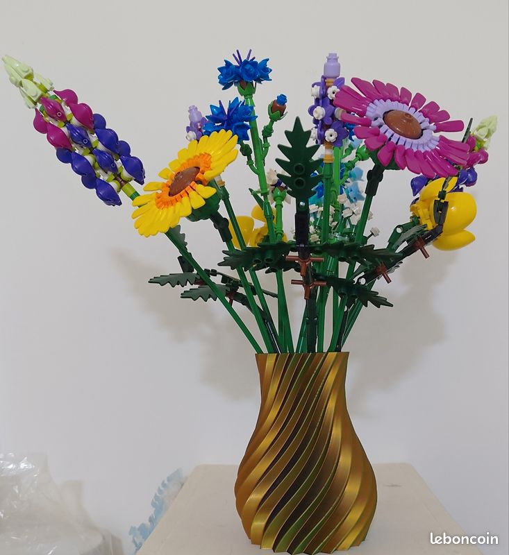 Vase design 3d couleur iridescent (image 1)
