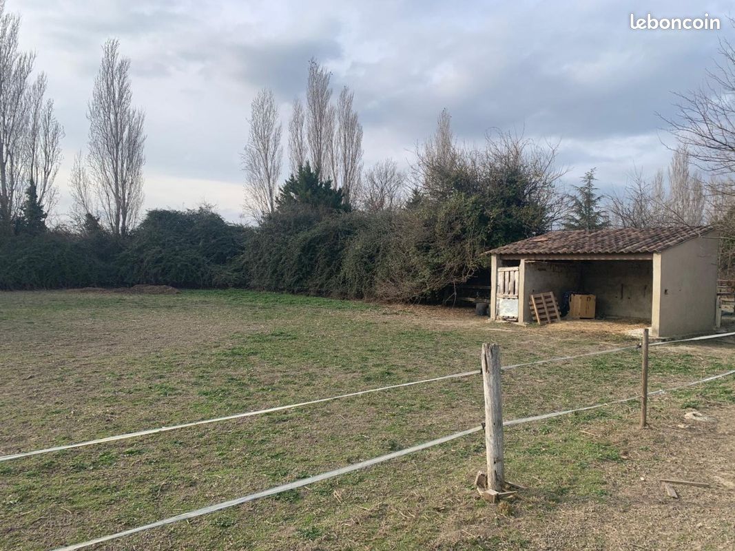 Terrain 1200 m² · à Caderousse · 1 200 m² · 99 €