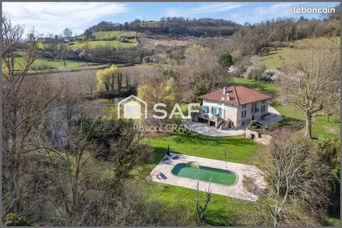 Maison 9 pièces 343 m²