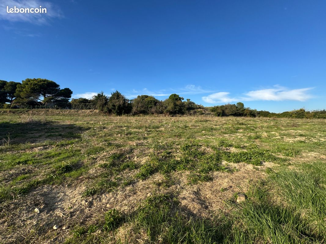 Terrain 946 m² · à Saint-Geniès-de-Comolas · 946 m² · 177 000 €