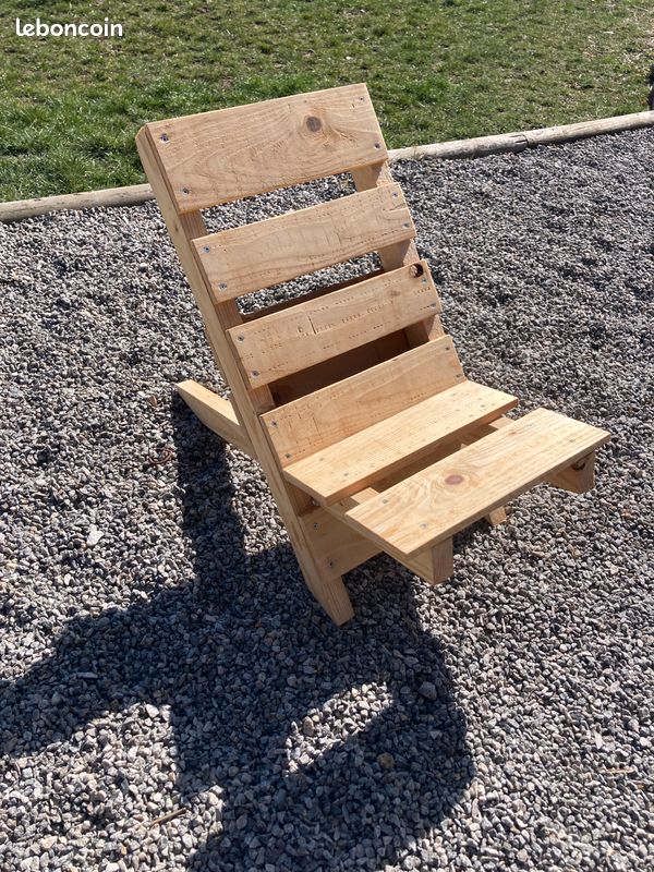 Fauteuil en bois (image 1)