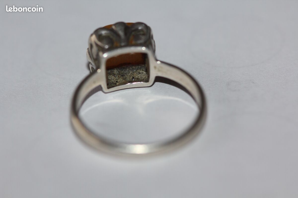 Bague Laiton façon bijoux de théâtre pierres roses , modulable taille 56/57