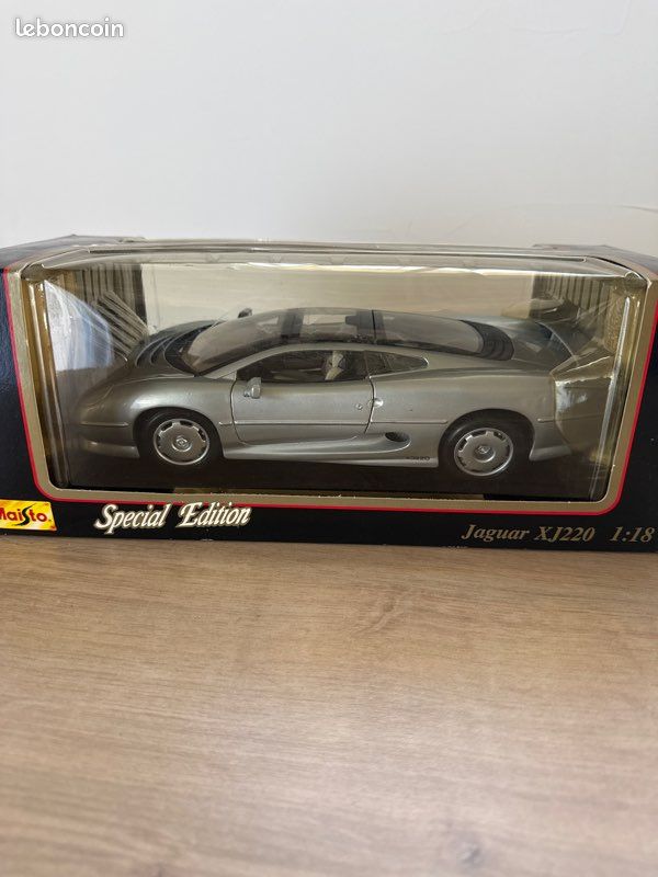 Jaguar XJ220 1992 échelle 1/18 de chez MAISTO - Collection