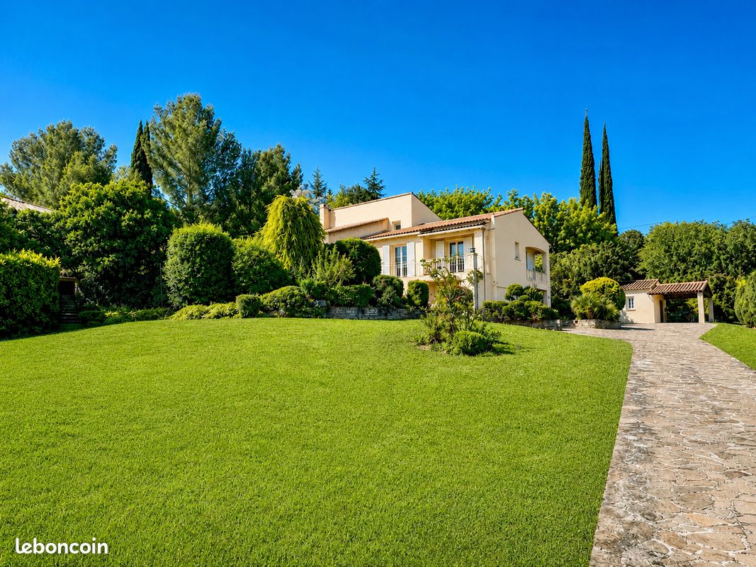 Maison 8 pièces 240 m² · à Cabriès · 240 m² · 1 450 000 €