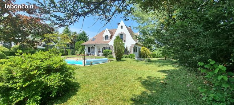 Maison 8 pièces 250 m²