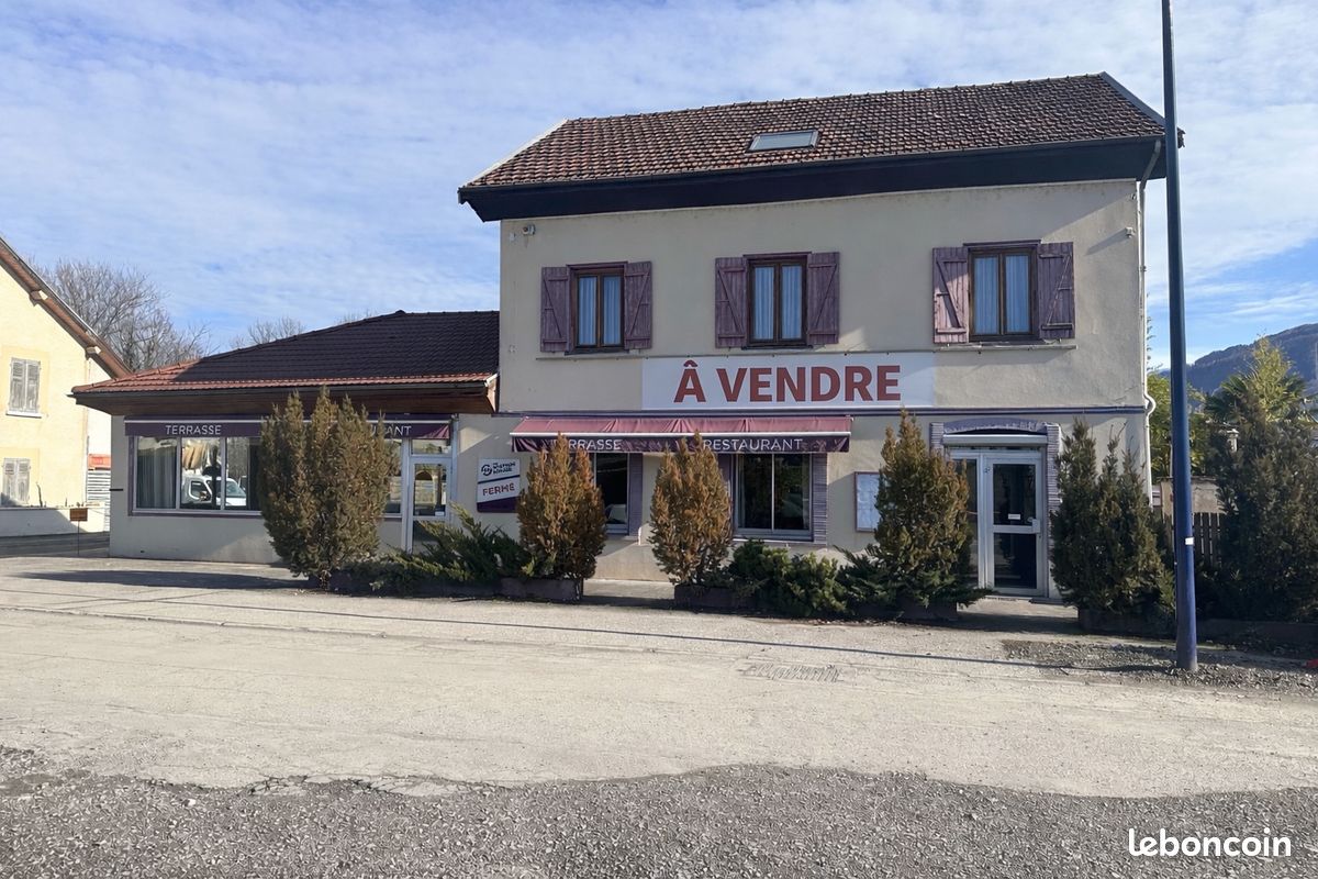 Maison 13 pièces 354 m² · à Villard-Bonnot · 354 m² · 365 000 €