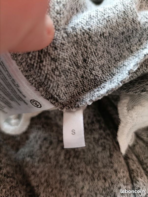 Pull fin gris avec dentelles (image 7)