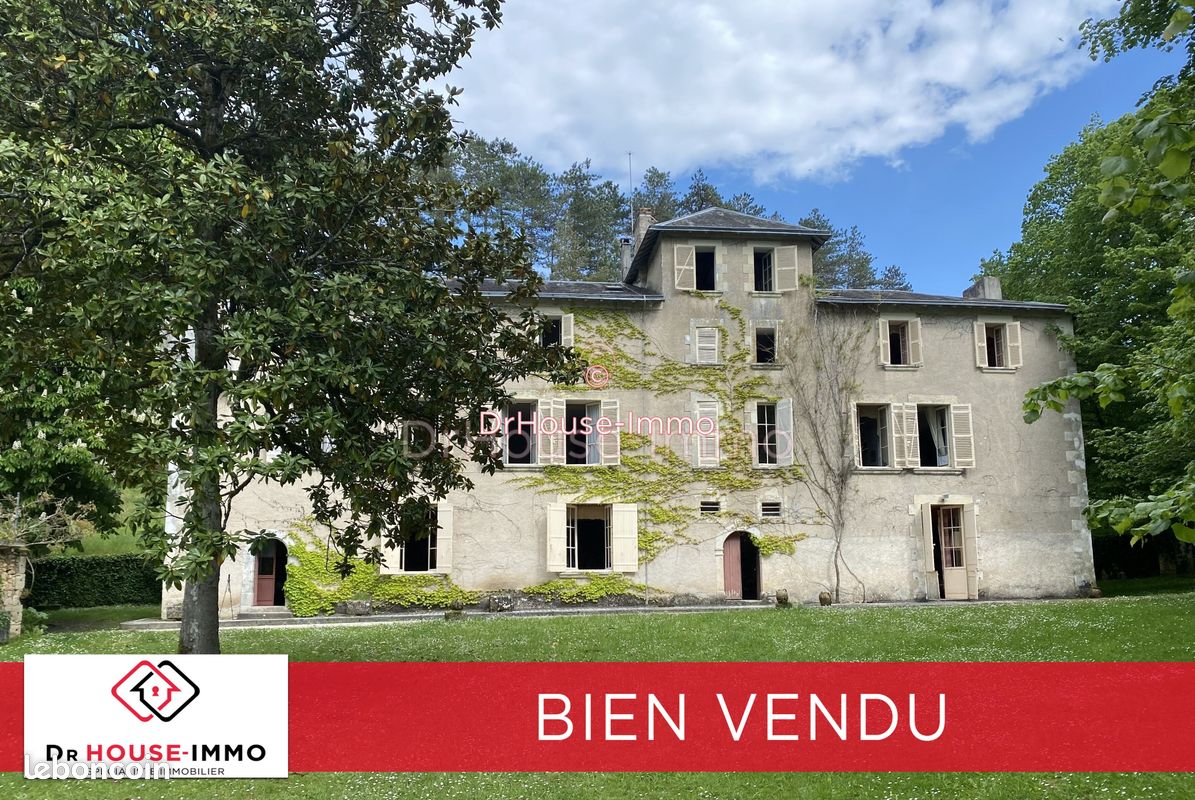 Maison 15 pièces 698 m² · à Château-l'Évêque · 698 m² · 568 700 €