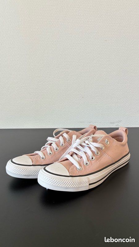Converse (image 1)