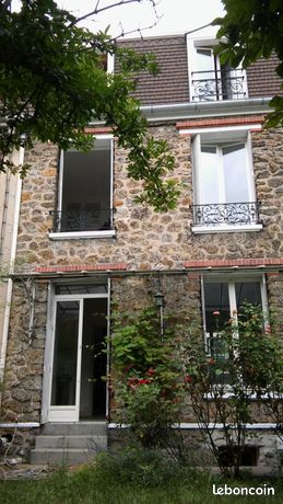 Maison en meulières avec jardin
