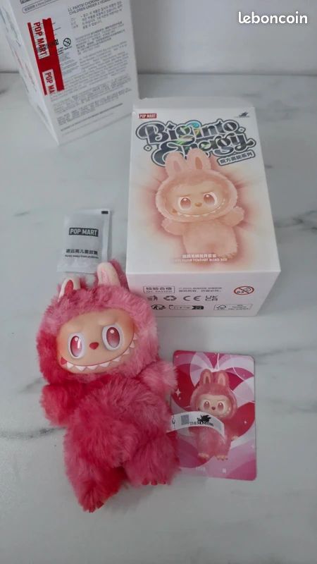 Labubu big into energy authentique Pop Mart peluche porte-clés rouge Love the monsters neuf (image 1)