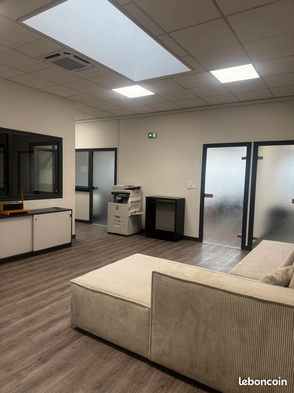 Local commercial 1 pièce 23 m² · à Le Coteau · 23 m² · 450 €/mois