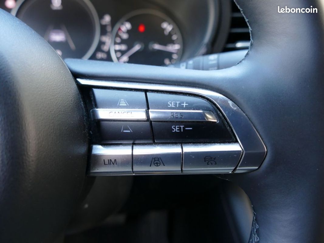 MAZDA MAZDA3 5 PORTES 2022 2.0 e-SKYACTIVE M-HYBRID 186 Ch EXCLUSIVE BVA (image 22)