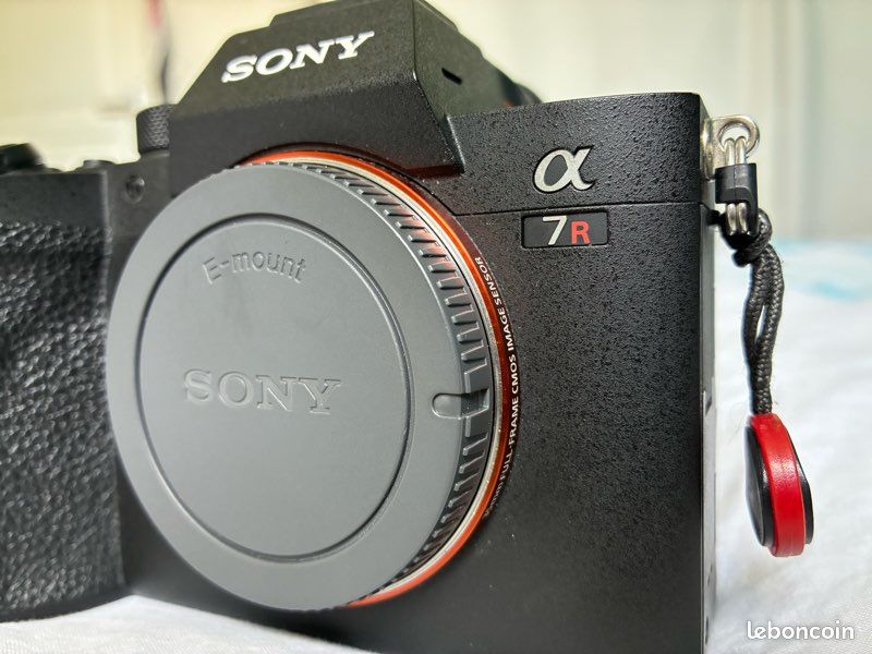 Sony A7R IV– 61 mp – 19 450 expositions – boîte + 2 batteries (image 1)
