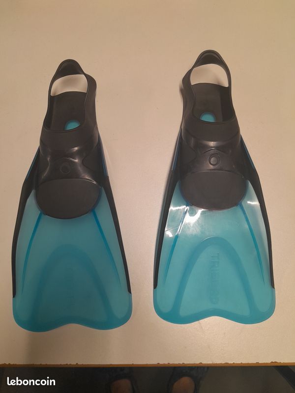 Paire de palmes pointure 32 / 33 (image 1)