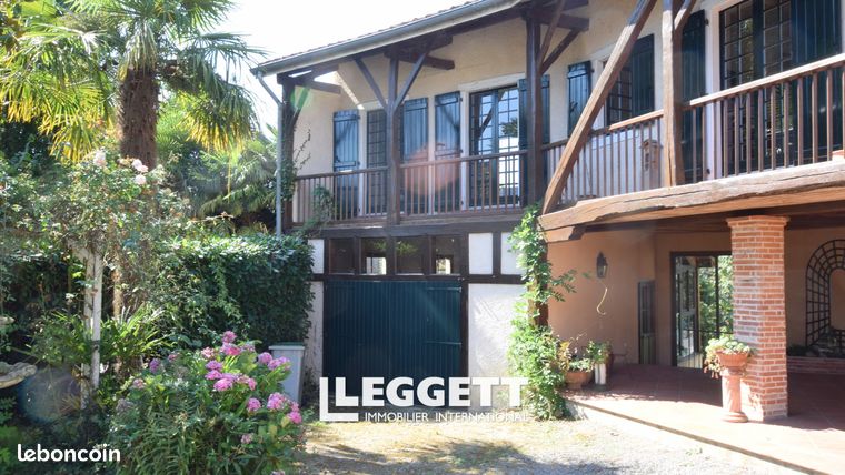 Maison 10 pièces 285 m²