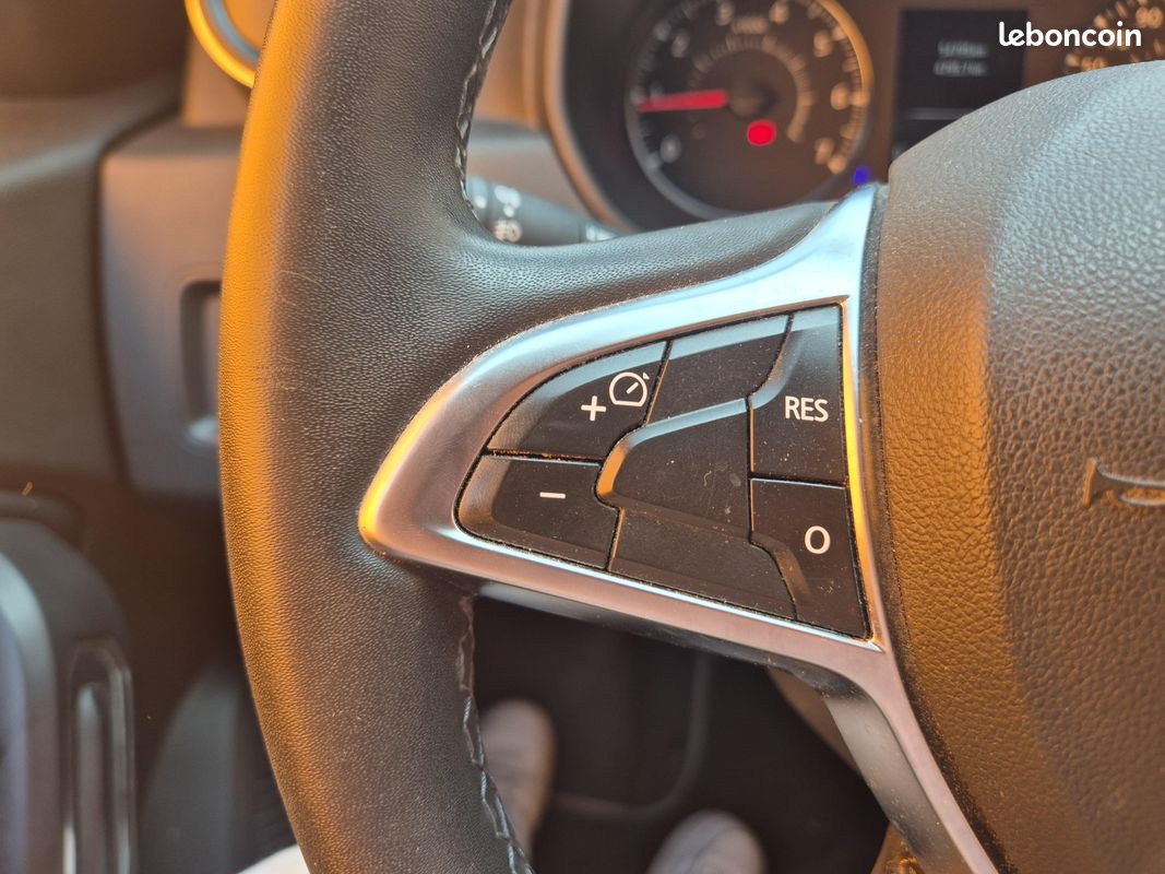 DACIA Duster Blue dCi 115 4x2 Prestige (image 25)