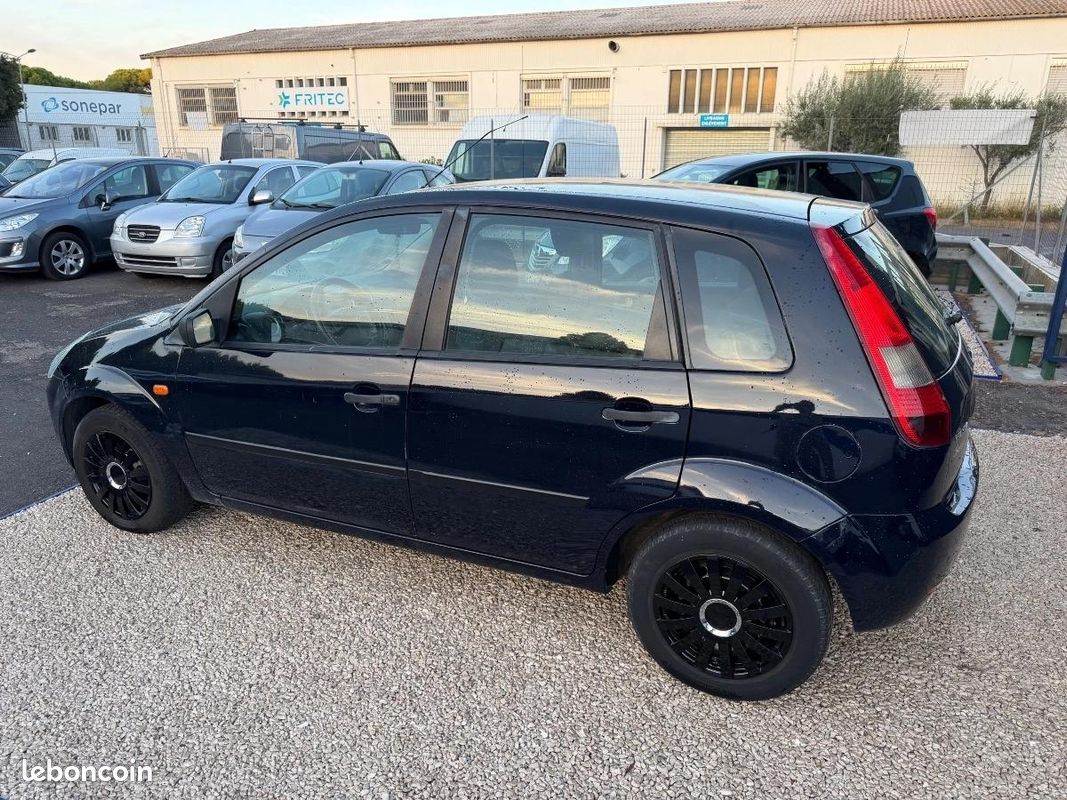 Ford Fiesta 1.4 TDCI 70 AMBIENTE (image 2)