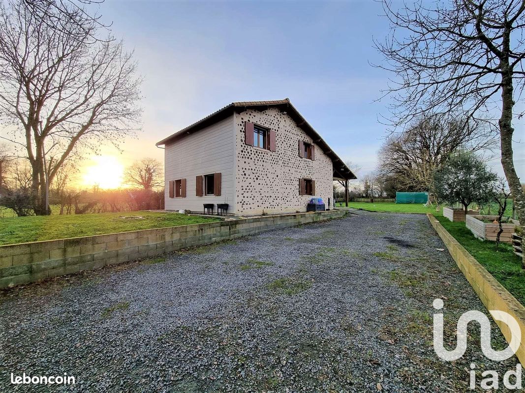 Maison en bois 5 pièces 135 m² - Les Forges 79340 (image principale 0)